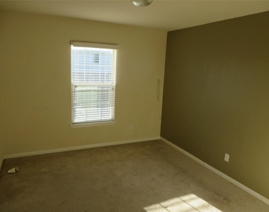 3633 Hawk View St - Photo Thumbnail 11
