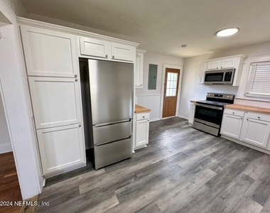 744 West Street - Photo Thumbnail 2