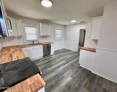 744 West Street - Photo Thumbnail 4