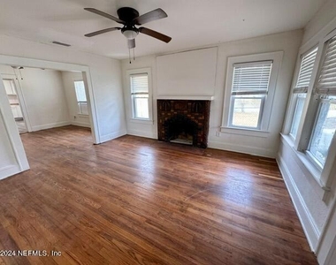 744 West Street - Photo Thumbnail 10