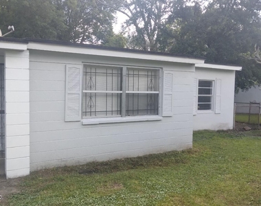 5823 Iris Boulevard - Photo Thumbnail 1