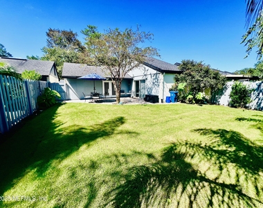 184 Bermuda Court - Photo Thumbnail 12