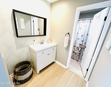 184 Bermuda Court - Photo Thumbnail 18