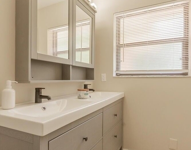 1040 Penman Road - Photo Thumbnail 4