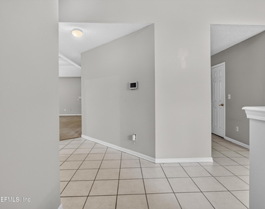 11669 Collins Creek Drive - Photo Thumbnail 4