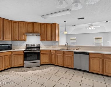 11669 Collins Creek Drive - Photo Thumbnail 15
