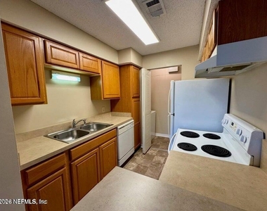 10200 Belle Rive Boulevard - Photo Thumbnail 6