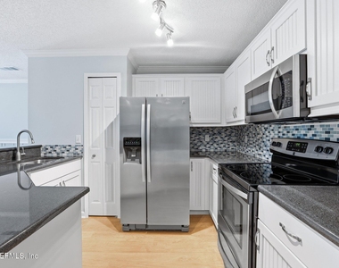 400 Sandiron Circle - Photo Thumbnail 5