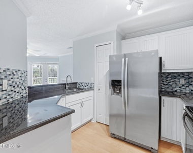 400 Sandiron Circle - Photo Thumbnail 7