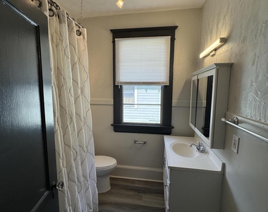 2512 College Street - Photo Thumbnail 6
