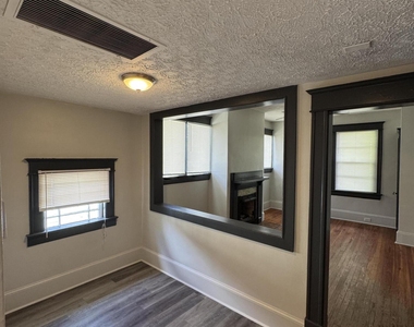 2512 College Street - Photo Thumbnail 9