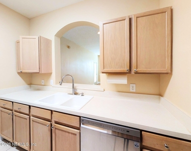 10550 Baymeadows Road - Photo Thumbnail 6