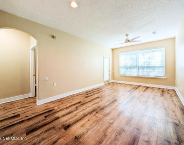 10550 Baymeadows Road - Photo Thumbnail 8
