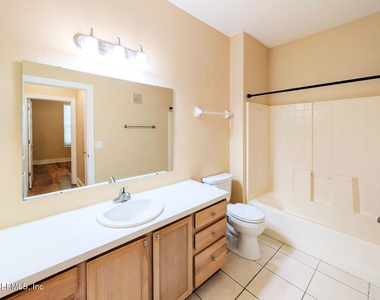 10550 Baymeadows Road - Photo Thumbnail 14
