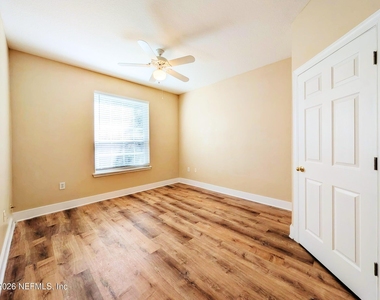 10550 Baymeadows Road - Photo Thumbnail 11