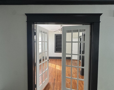 2512 College Street - Photo Thumbnail 5
