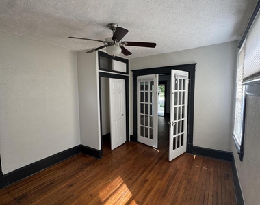 2512 College Street - Photo Thumbnail 6