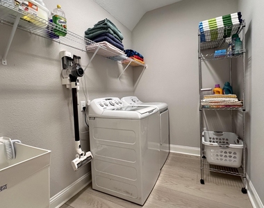 10089 Filament Boulevard - Photo Thumbnail 8