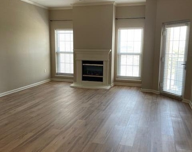 400 E Bay Street - Photo Thumbnail 9