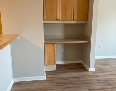 400 E Bay Street - Photo Thumbnail 10