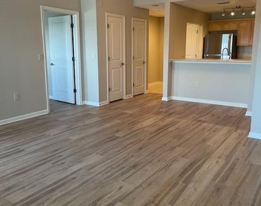 400 E Bay Street - Photo Thumbnail 13