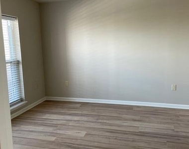 400 E Bay Street - Photo Thumbnail 15