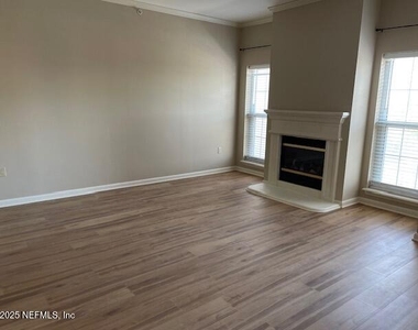 400 E Bay Street - Photo Thumbnail 11