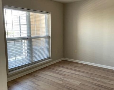 400 E Bay Street - Photo Thumbnail 16