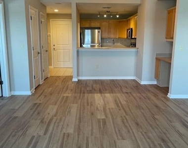 400 E Bay Street - Photo Thumbnail 12