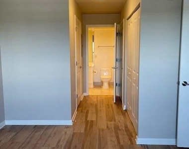 400 E Bay Street - Photo Thumbnail 18