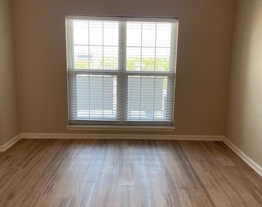 400 E Bay Street - Photo Thumbnail 17