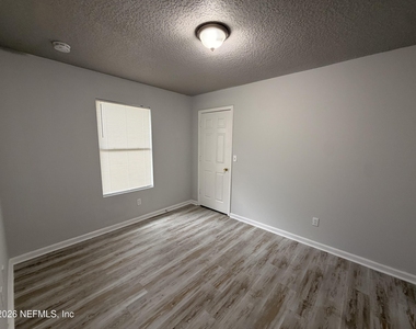 8225 Eaton Avenue - Photo Thumbnail 6