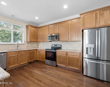 736 Rembrandt Avenue - Photo Thumbnail 8