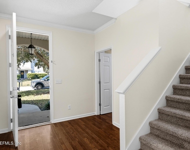 736 Rembrandt Avenue - Photo Thumbnail 2