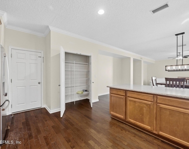 736 Rembrandt Avenue - Photo Thumbnail 9