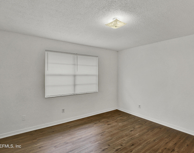 473 Bentwood Lane - Photo Thumbnail 2