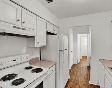 473 Bentwood Lane - Photo Thumbnail 5