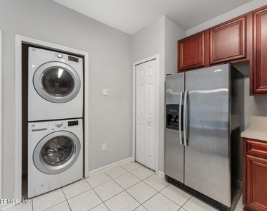8226 Green Parrot Road - Photo Thumbnail 10