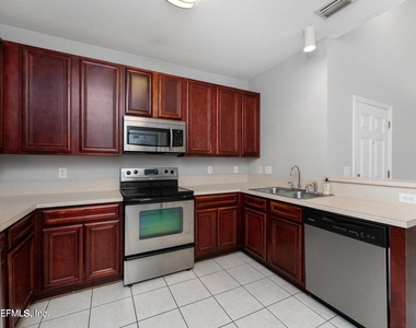 8226 Green Parrot Road - Photo Thumbnail 9