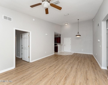8226 Green Parrot Road - Photo Thumbnail 12