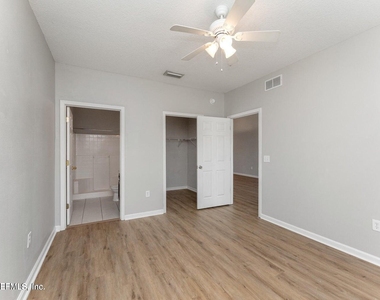 8226 Green Parrot Road - Photo Thumbnail 3