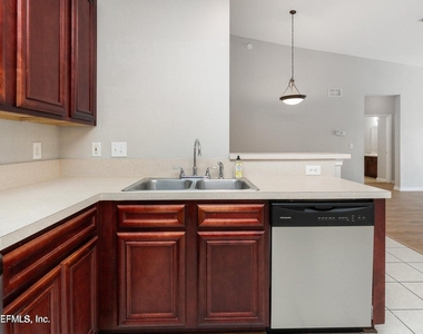 8226 Green Parrot Road - Photo Thumbnail 7