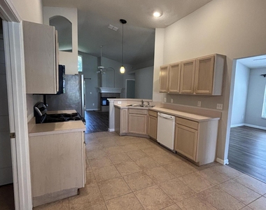 13758 Sea Hawk Street - Photo Thumbnail 5