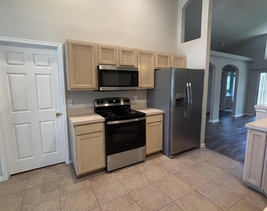 13758 Sea Hawk Street - Photo Thumbnail 7