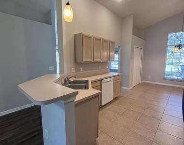 13758 Sea Hawk Street - Photo Thumbnail 8