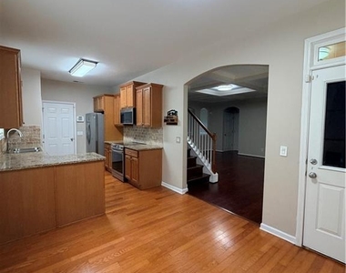 2118 Newbury Oaks Drive - Photo Thumbnail 3