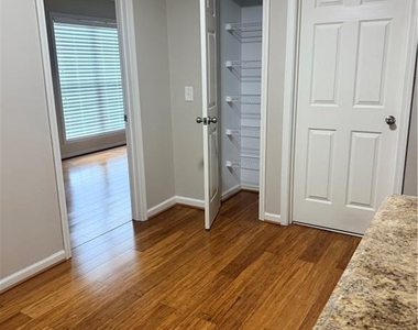 2118 Newbury Oaks Drive - Photo Thumbnail 10