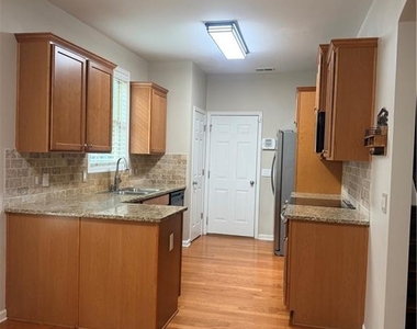 2118 Newbury Oaks Drive - Photo Thumbnail 4