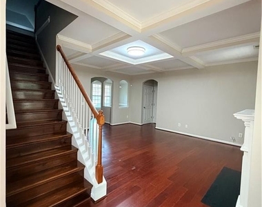 2118 Newbury Oaks Drive - Photo Thumbnail 2