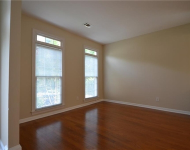 2076 Fairport Way - Photo Thumbnail 3